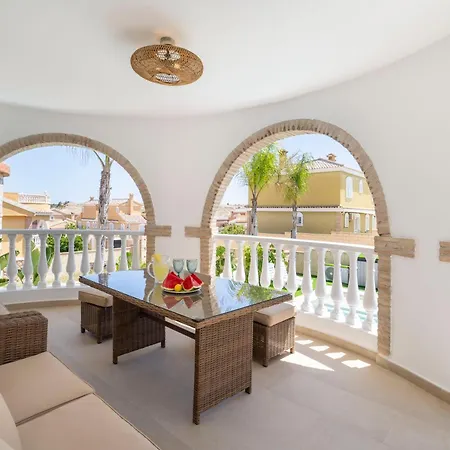 Luxury Paraiso Alicante - Piscina Salada Climatizada, Chimenea, Gymnasio, Despacho, Futbol , Golf , Bbq , Netflix Villa